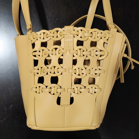 Excellent Tory Burch McGraw Die-Cut Dragonfly Drawstring Satchel tan yellow - Picture 9 of 16